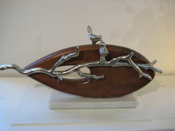 Skulptur mit Vögeln Alu auf Mangoholz mit Marmorsockel ca. 54 cm breit